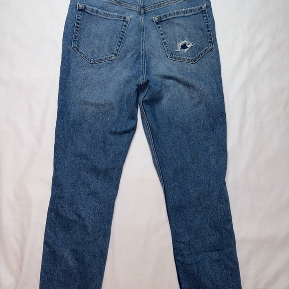 Hollister Size 3/26 Medium Wash Distressed Ultra Hi Rise Mom Jeans - Picture 9 of 10